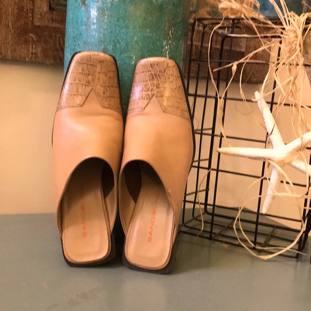 SIZE 8 BANDOLINO SHOES. APPROX 2 1/4 heel. NUDE & snake. IT FITS MORE AS 7 1/2 m - Picture 4 of 10